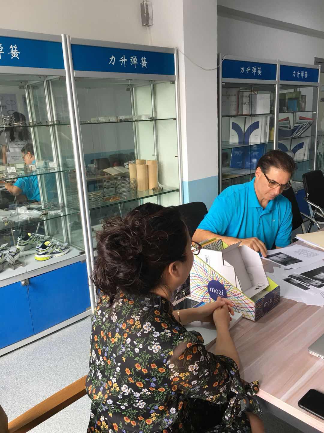 乌拉圭客户参观我司波簧、37000a威尼斯、螺旋挡圈车间